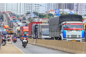 Thuế chưa kịp giảm, phí đã tăng